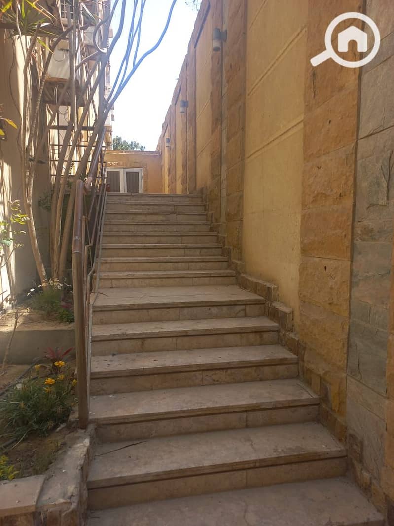 10 a57af860-e134-419f-a3d4-63fd5314fadb. jpg