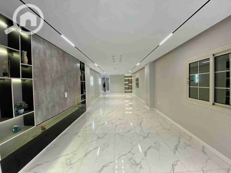 1000835957. jpg 1000835957. jpg