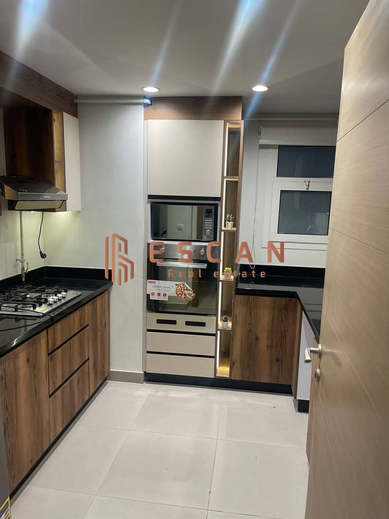 4 f9888ca7-bb49-4428-9d33-65823de30171. jpg