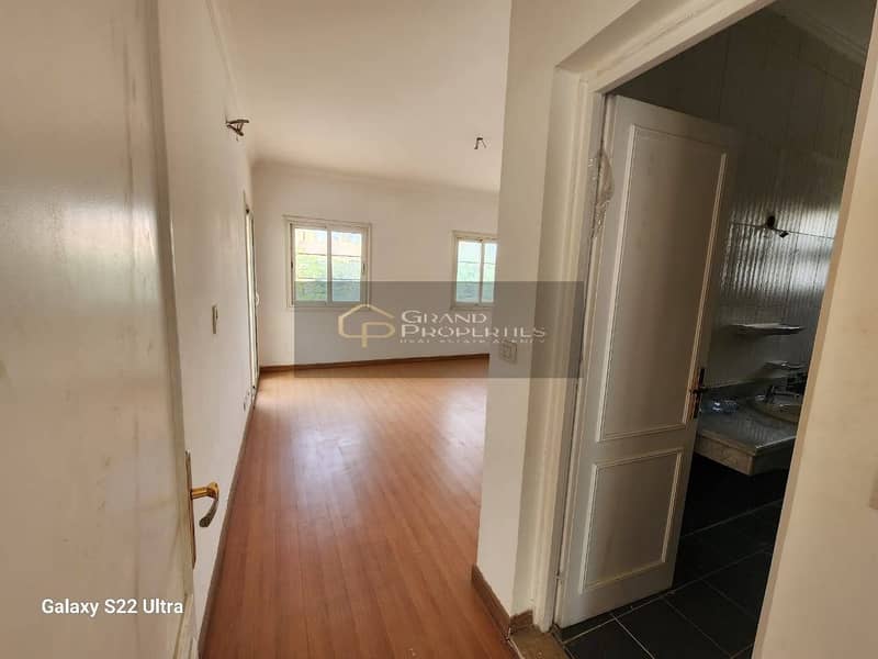 12 cb038a71-9d82-4e0b-864d-f0b2ba11dd2b. jpg