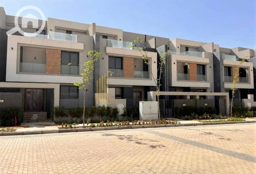 2 067b5dca-0f72-4c99-8244-4ffda8d2f7fd. jpg