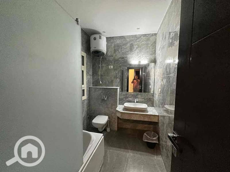 10 a4b5b440-d14d-4f21-a9af-ebaa7aa90e6f. jpg