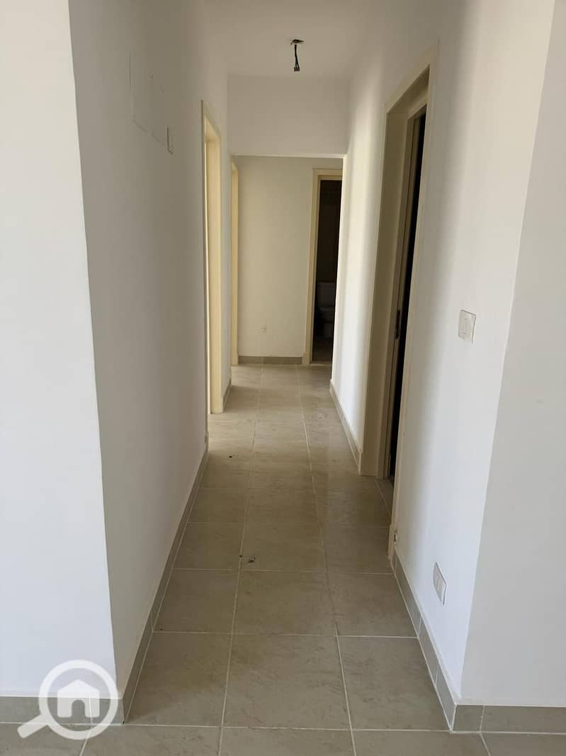 4 1a8da4d5-82e4-4371-8103-7150f14d6f75. jpeg