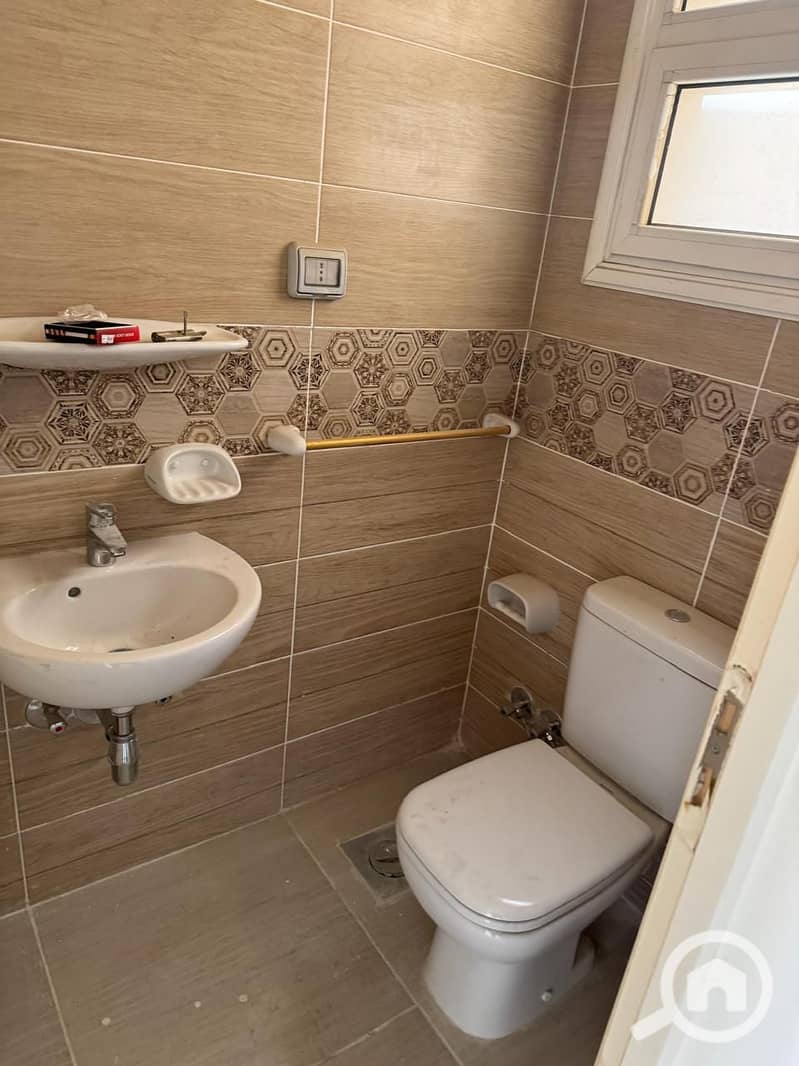 5 2b465ebc-fd2b-4560-ac15-7ce720a3f69b. jpeg