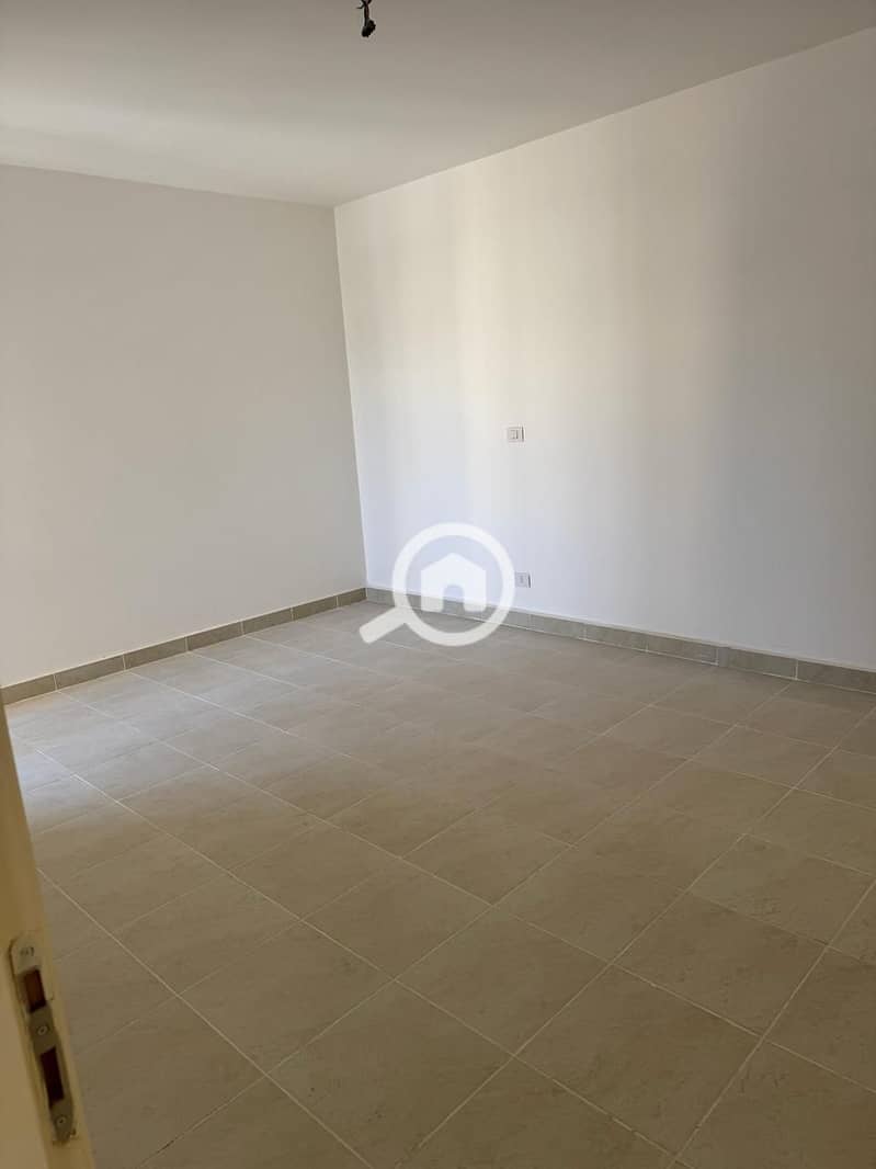 6 03f542f5-b0ff-47f0-81df-defe8e589fdd. jpeg