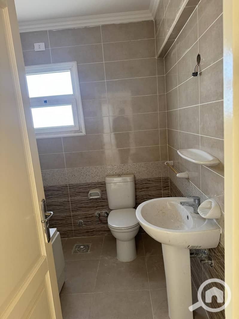 10 e5b8acbb-17ad-4e2c-8c69-d0ac375e5fa6. jpeg