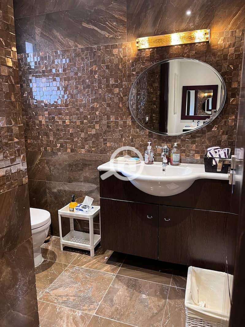 5 f741cfe2-1f2a-46b2-8992-35cccb4cffd0. jpeg