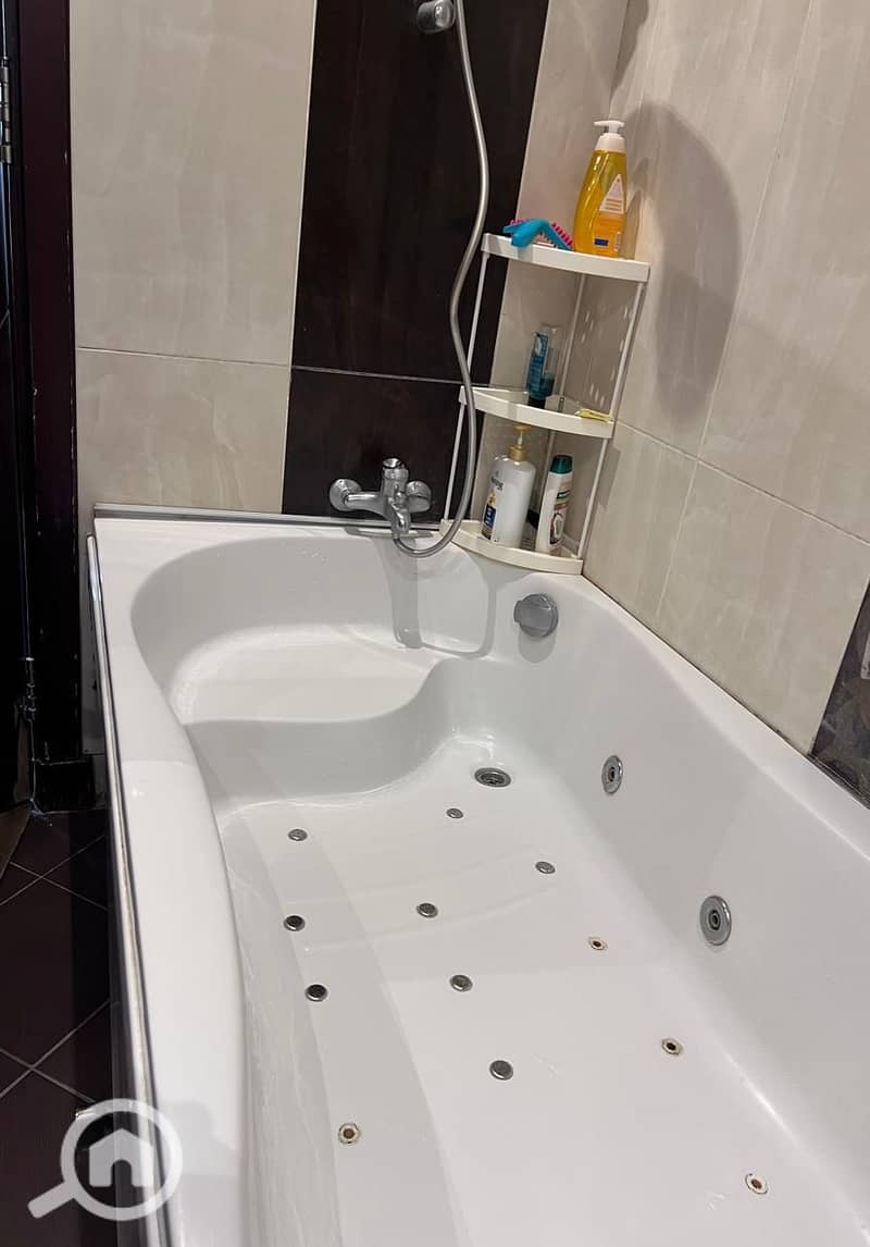 8 c9b9e610-86a1-4542-b7d0-61bd383873e4. jpeg