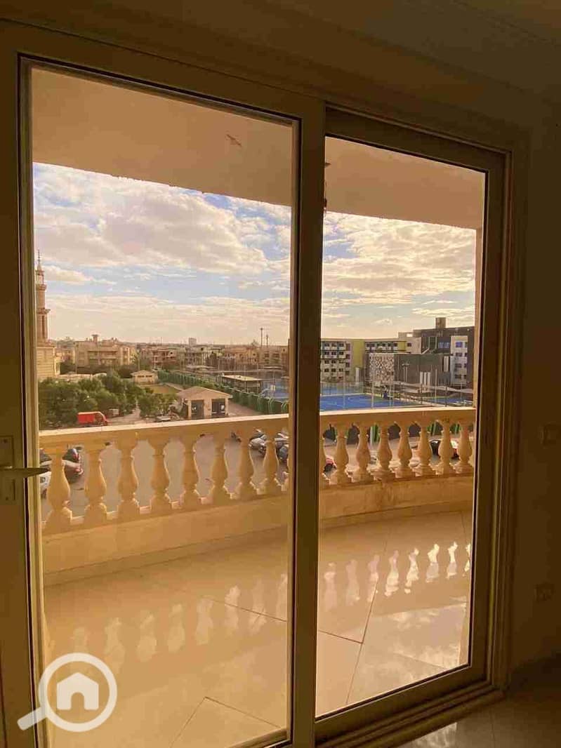 1000596715. jpg 1000596715. jpg