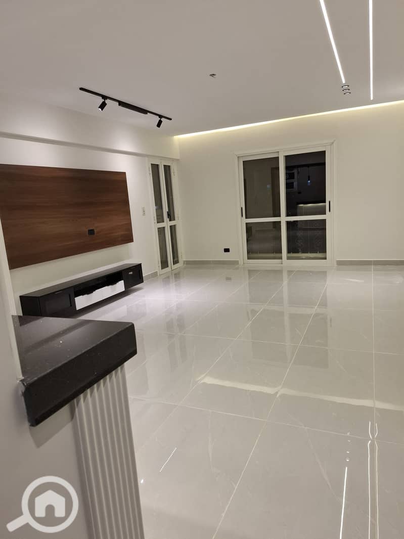 4 5d0dcc45-7da2-4661-8eba-f1d0da16b0fd. jpeg