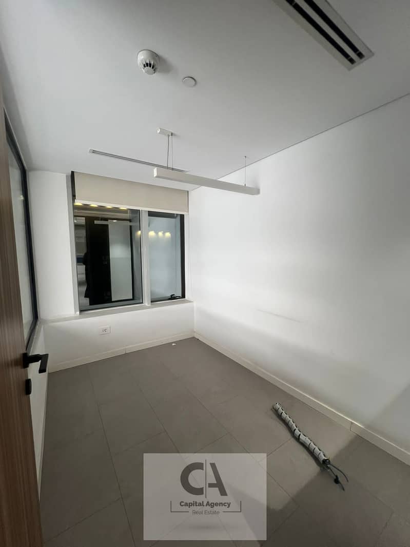 8 2b4d35d5-a098-4420-bd60-64f6752d9d3a. jpg