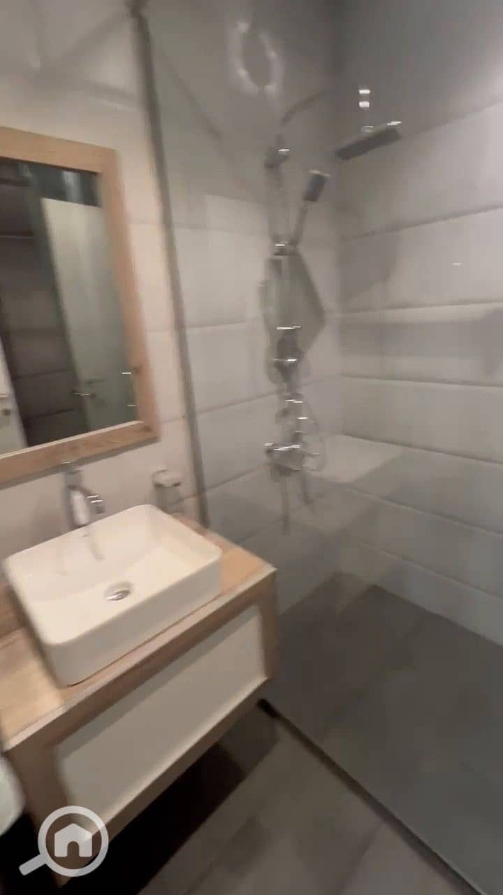 2 WhatsApp Video 2025-12-28 at 15.49. 31_214. jpg