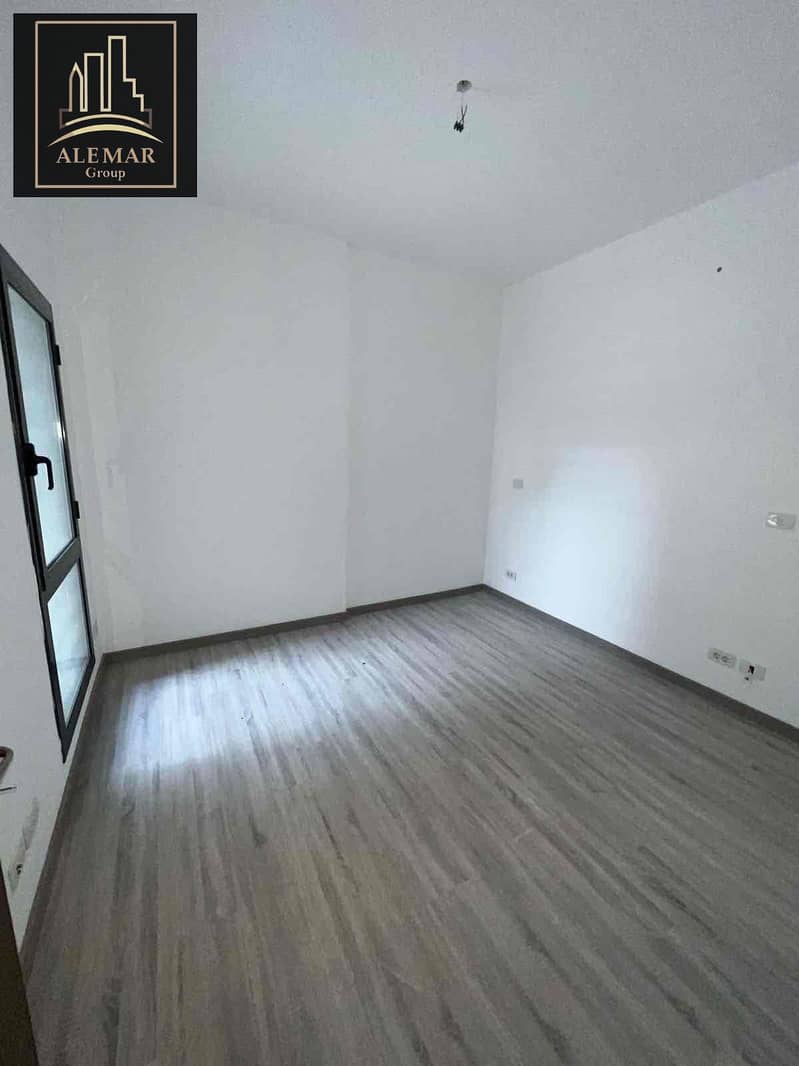 4 b59e9f0d-c956-44c7-bfe2-f20b5a6d057b. jpg