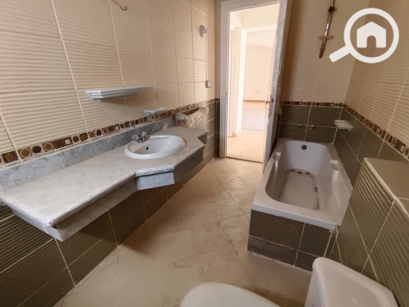 11 70687b86-00ca-40d2-9985-33244627bc4b. jpg