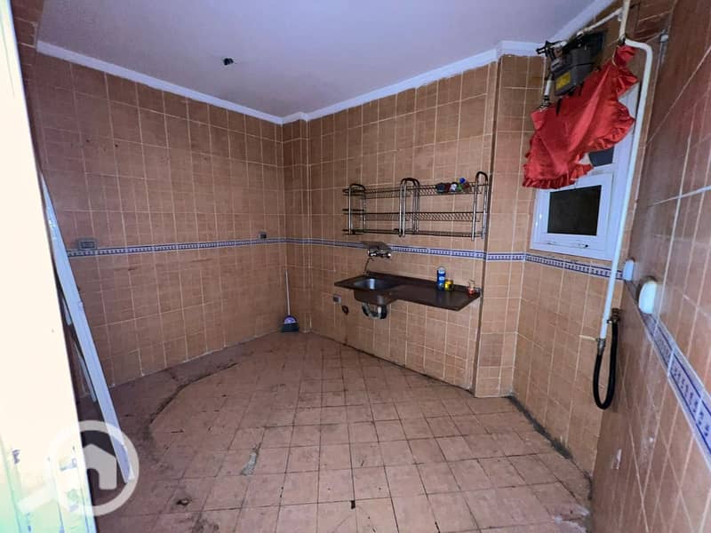 10 54af3913-cc63-4003-b2cd-9bb0f3a085bd. jpeg