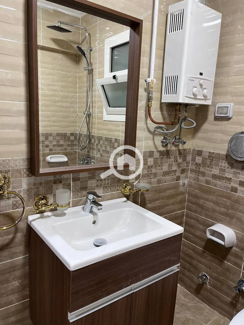 10 029d7f3e-dc36-451c-af0f-550c6f50163e. jpeg