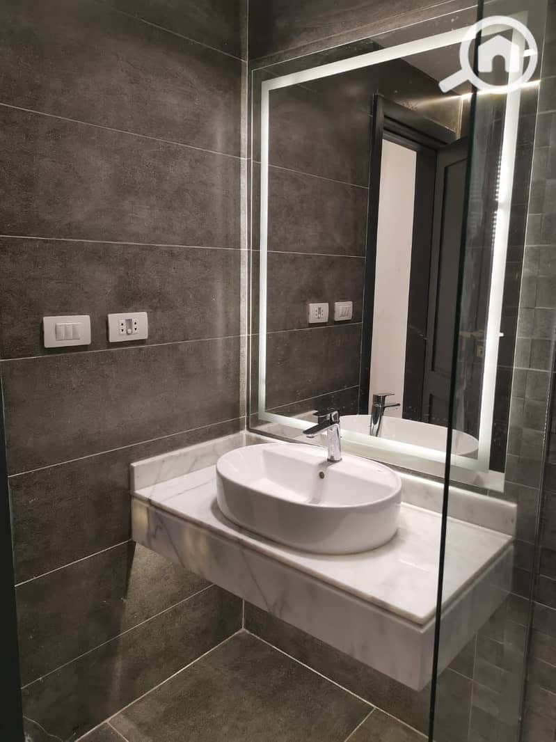 9 e34d2ce7-a940-41f2-9781-3ff6229572ce. jpeg