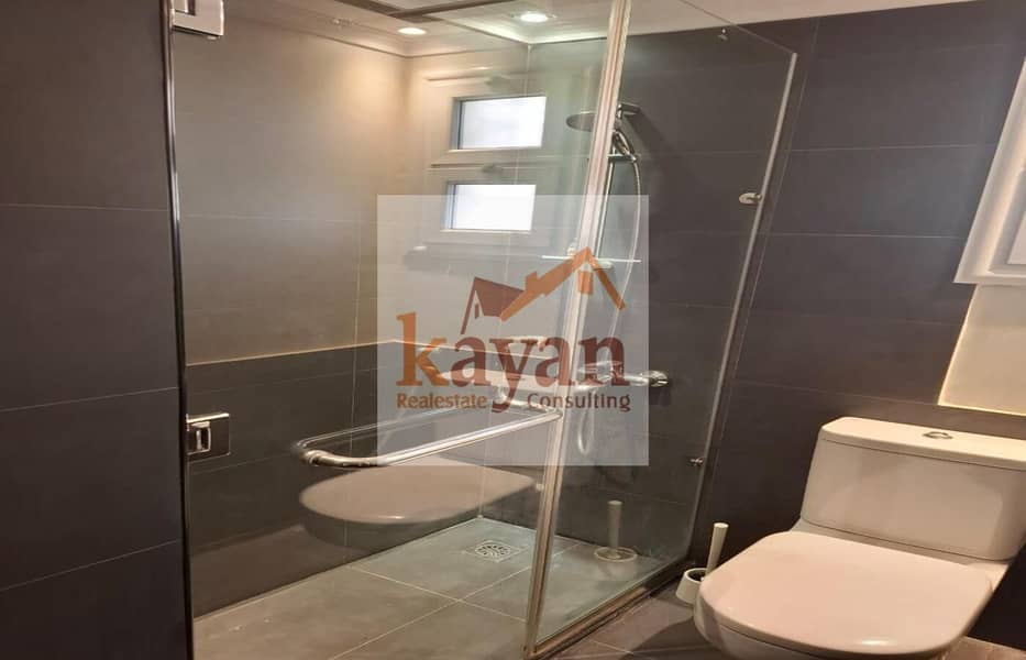 10 32a25e2d-6874-44f9-8d38-854a5fbcc530. jpg