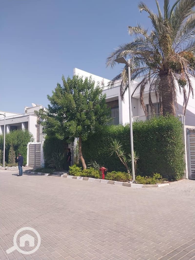 18 354b27c4-0bce-406a-a223-2ca0acadf698. jpeg