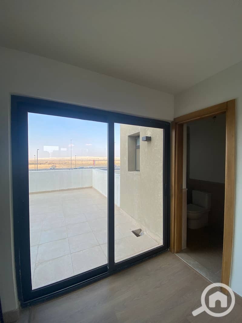 8 9527d199-63d1-42ed-8c12-33f7dd65e425. jpeg