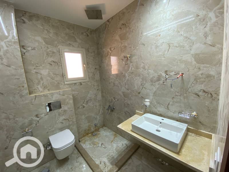 18 0741f212-11e3-4394-8aeb-06ff97fb7676. jpeg