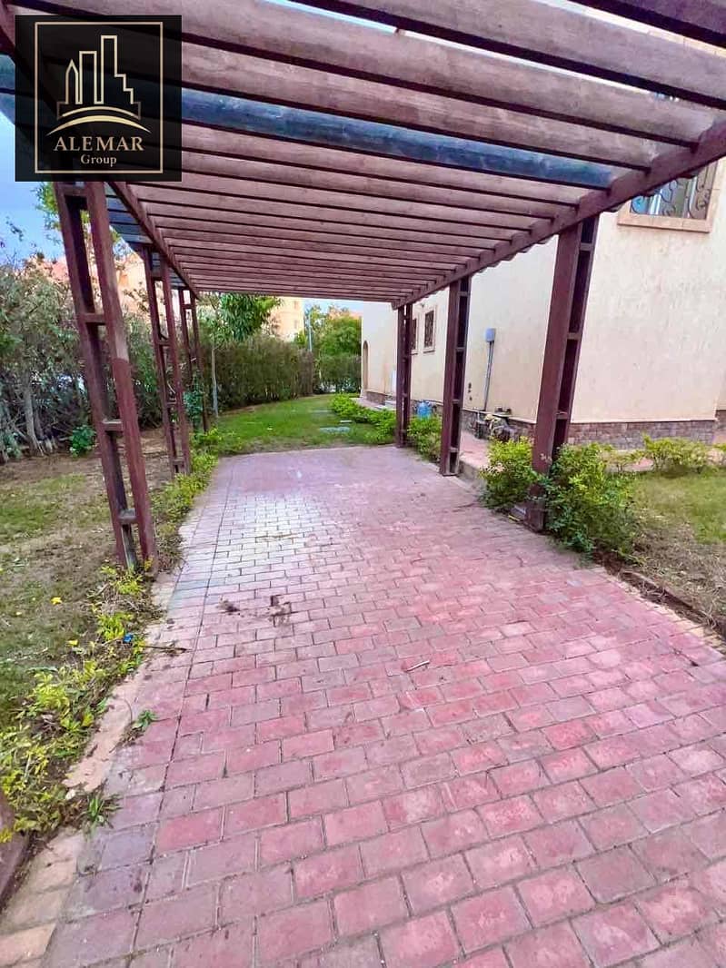 12 37f19e7b-c490-4b14-9d71-ab86db5b8daa. jpg