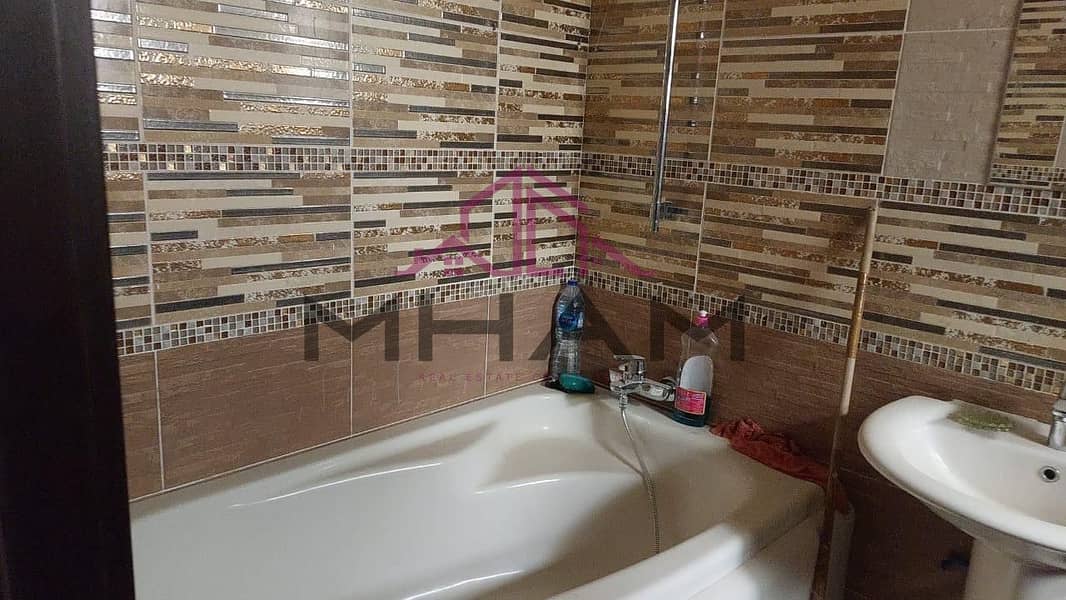 2 photo_5908935243731766428_y. jpg