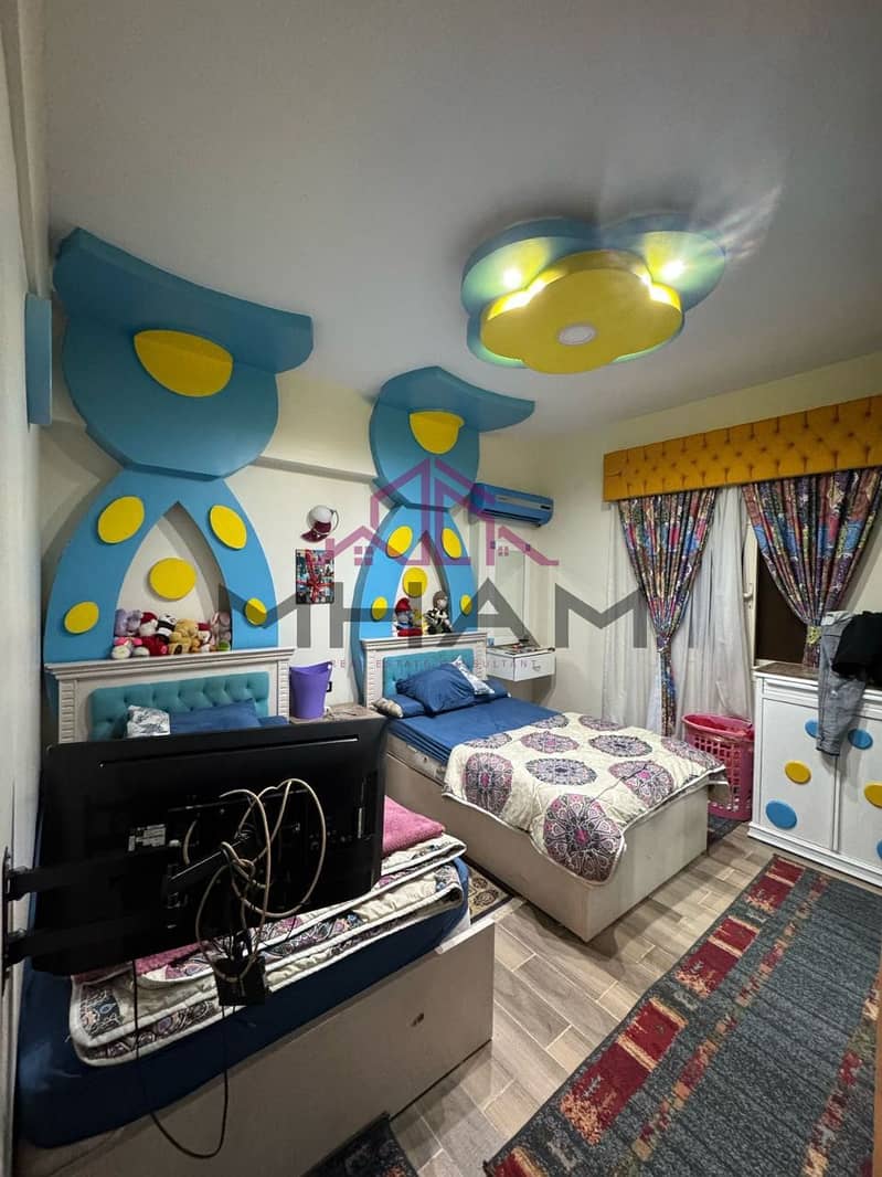 4 photo_5908935243731766070_y. jpg