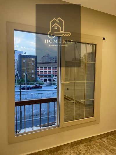 مکتب  للايجار في مدينة نصر، القاهرة - مقر اداري مرخص ٢٠٠ متر شارع مصطفي النحاس الرئيسي م. نصر