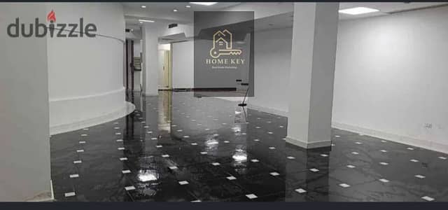 مجمع تجاري  للايجار في مدينة نصر، القاهرة - دور ارضي واول 650م في مدينة نصر مكرم عبيد الرئيسي يصلح لجميع الاغراض الاداريه والتجاريه