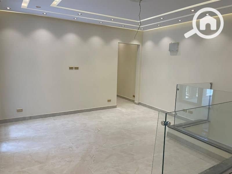 10 b2535cc2-5dad-4a1f-81b0-e36264826821. jpg