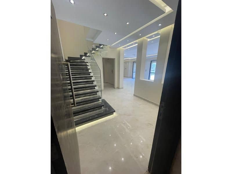 17 e81b30c3-2bb0-4793-9ee9-c353a6b5578c. jpg