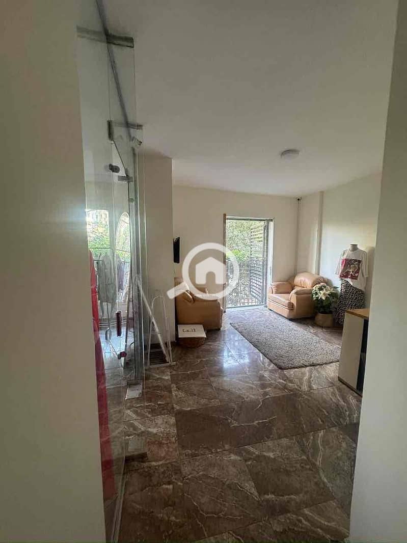 4 43dcbe84-2395-4be3-b81d-f35fb3c98155. jpg