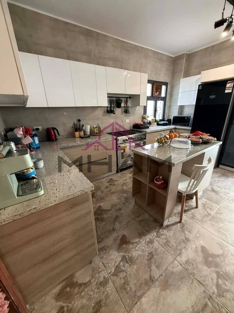 10 photo_5944784141750569954_y. jpg