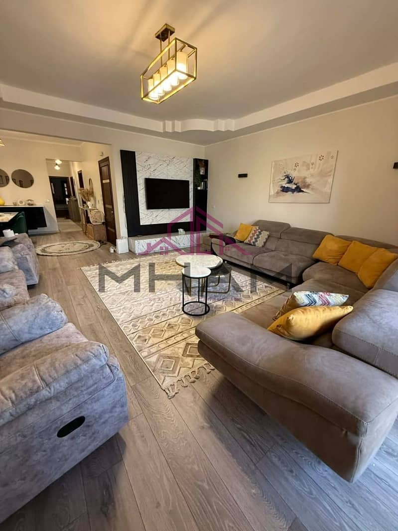 24 photo_5944784141750569968_y. jpg