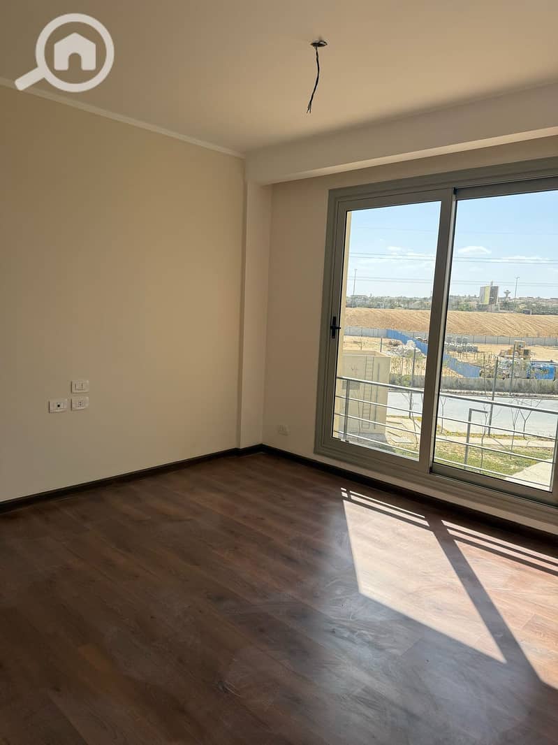 4 4c17ce12-98cc-4719-8cfd-b6092aa3dfb7. jpg