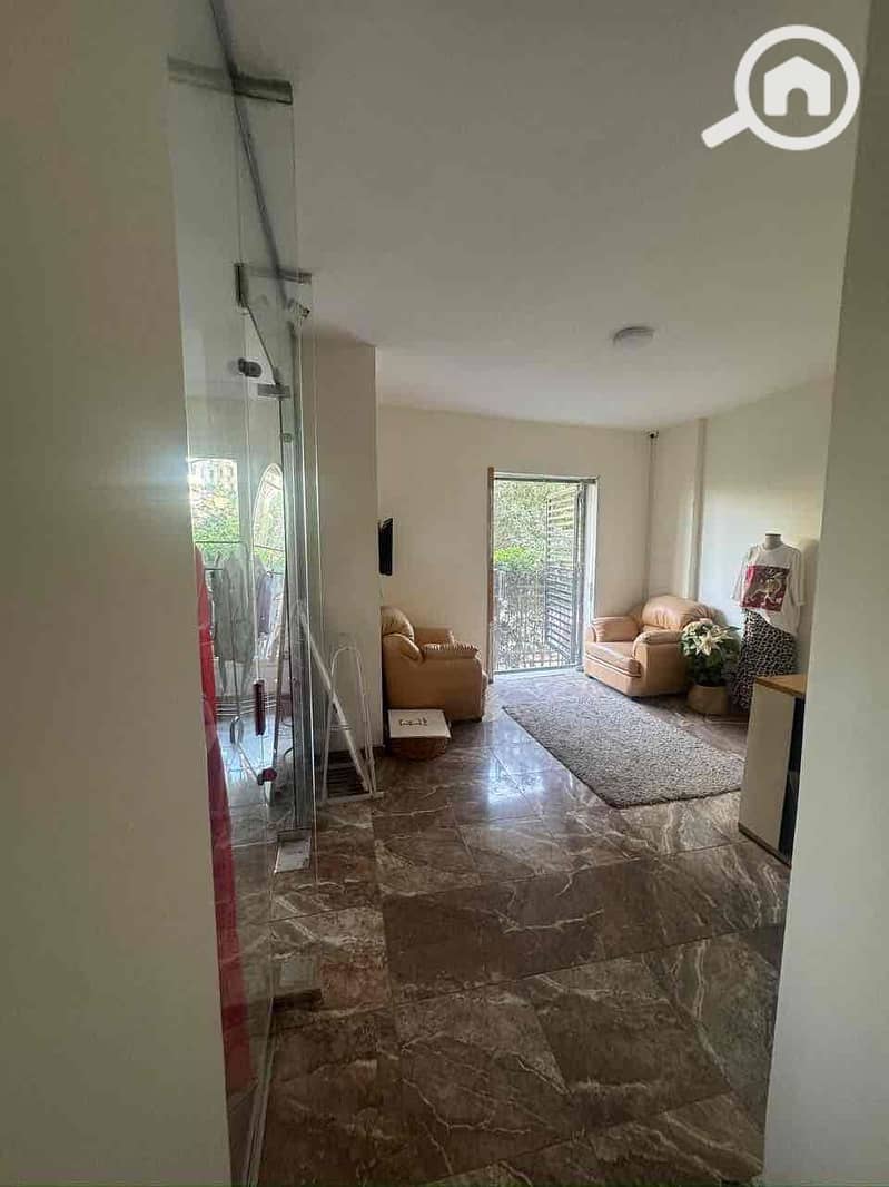 4 43dcbe84-2395-4be3-b81d-f35fb3c98155. jpg