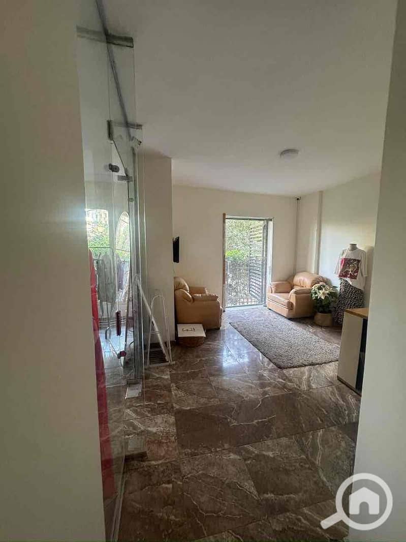 4 43dcbe84-2395-4be3-b81d-f35fb3c98155. jpg