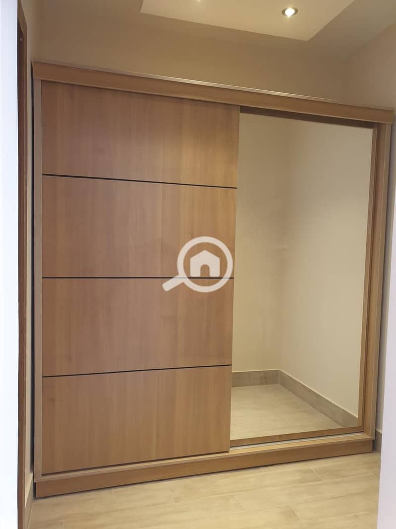 12 504dc74c-aaf7-4870-ae96-aa46fb544864. jpeg