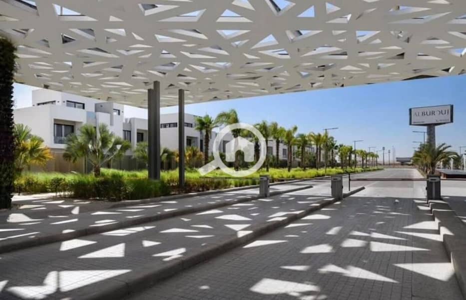 8 WhatsApp Image 2025-04-20 at 10.37. 46 AM (1). jpeg