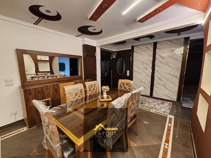 12 0f278cd2-d45b-4def-8834-e973df935d62. jpg