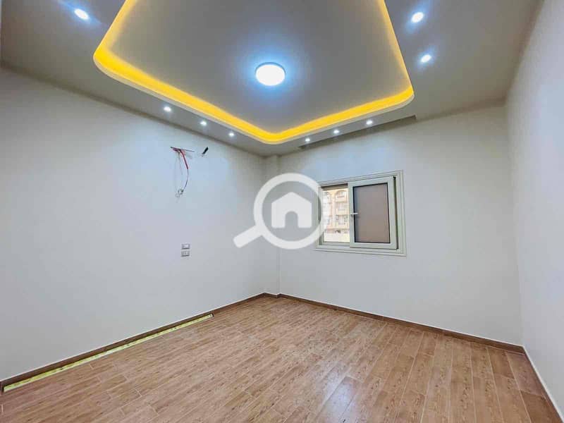 4 7eec8176-ce64-4609-ae58-364f612dc6d9. jpg