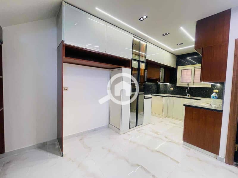 9 cf68a7bd-72fe-4ad7-88f3-255b20ac4aa1. jpg