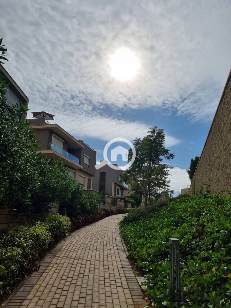 6 4bb6227b-5576-437c-8f21-b9eb0afca0cf. jpg