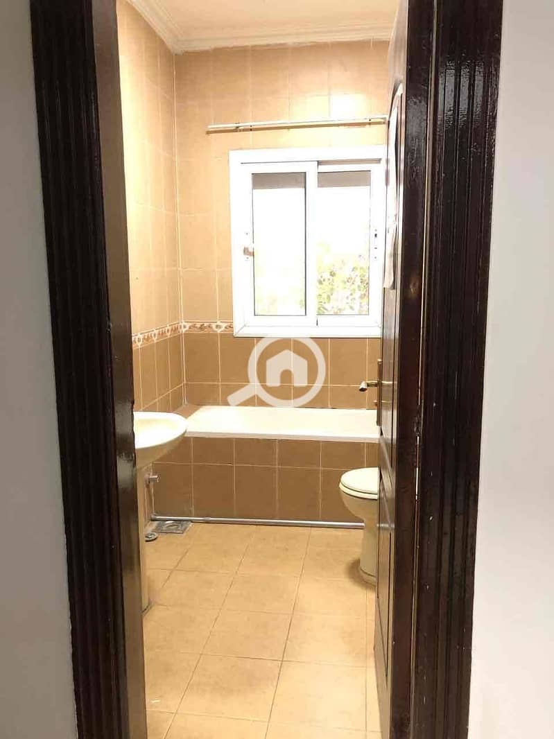 8 e6e4157a-4f95-4b39-8e7b-49a8b9f127ea. jpg