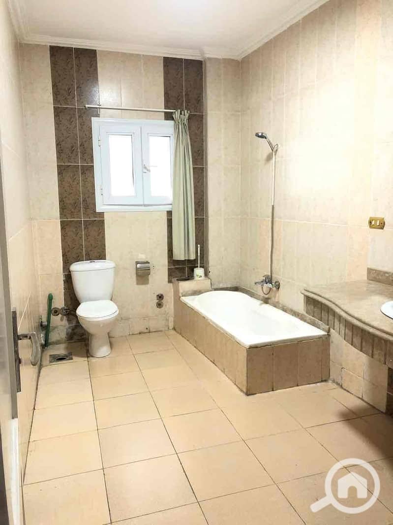 24 2458e5c2-ccd8-4e70-8fce-a88c7335b53a. jpg