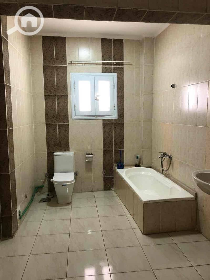 42 8a710f30-b831-46e9-bfa3-3ba9b01e2b23. jpg