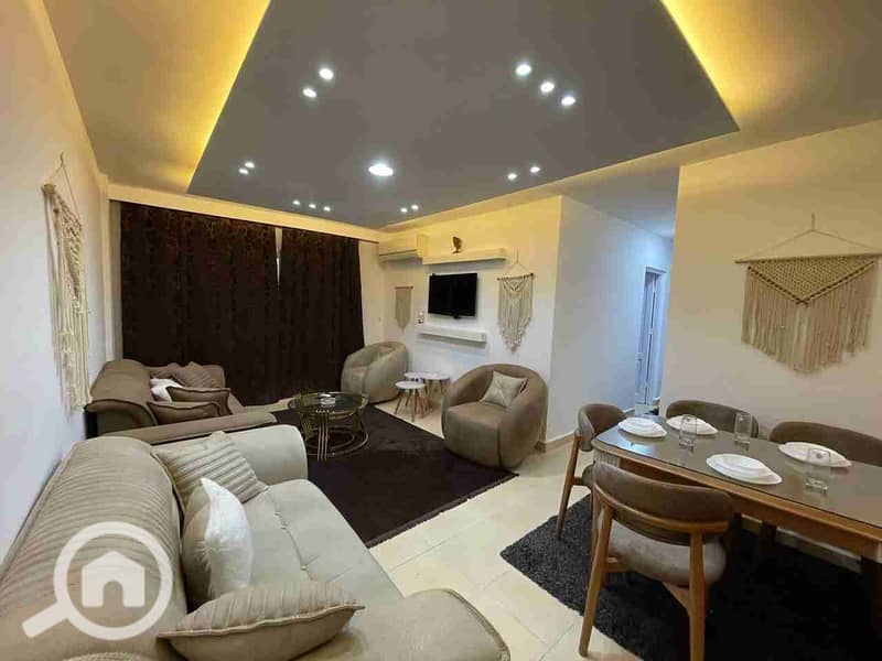 1000548892. jpg 1000548892. jpg