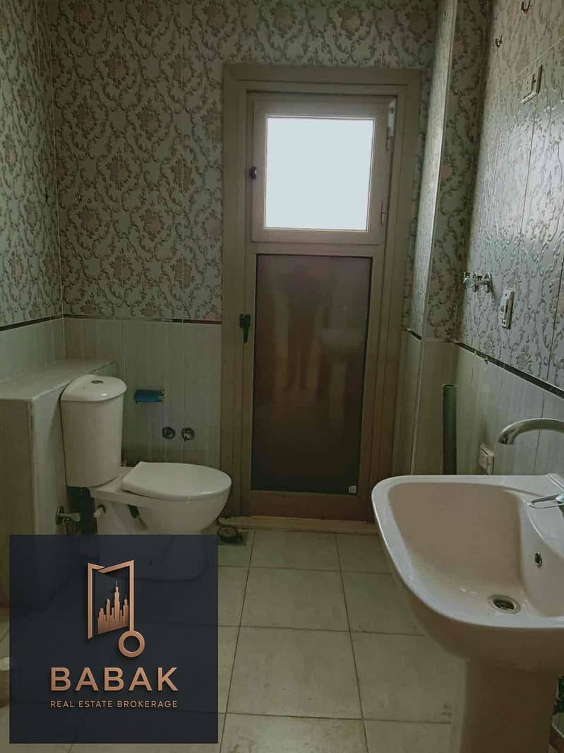 10 02af9035-fa30-40a0-aa8c-b53d29995e55. jpg