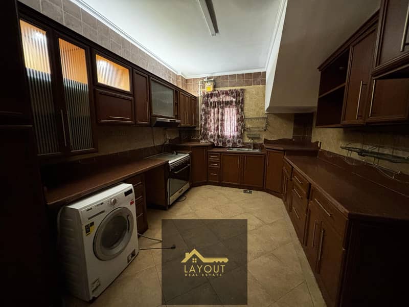 2 d28a4f32-d722-4c7f-b377-cc3a0cf4c374. jpg